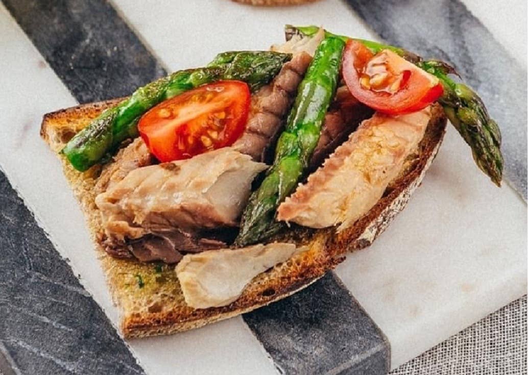 MACKEREL FILLETS IN SPICY OLIVE OIL