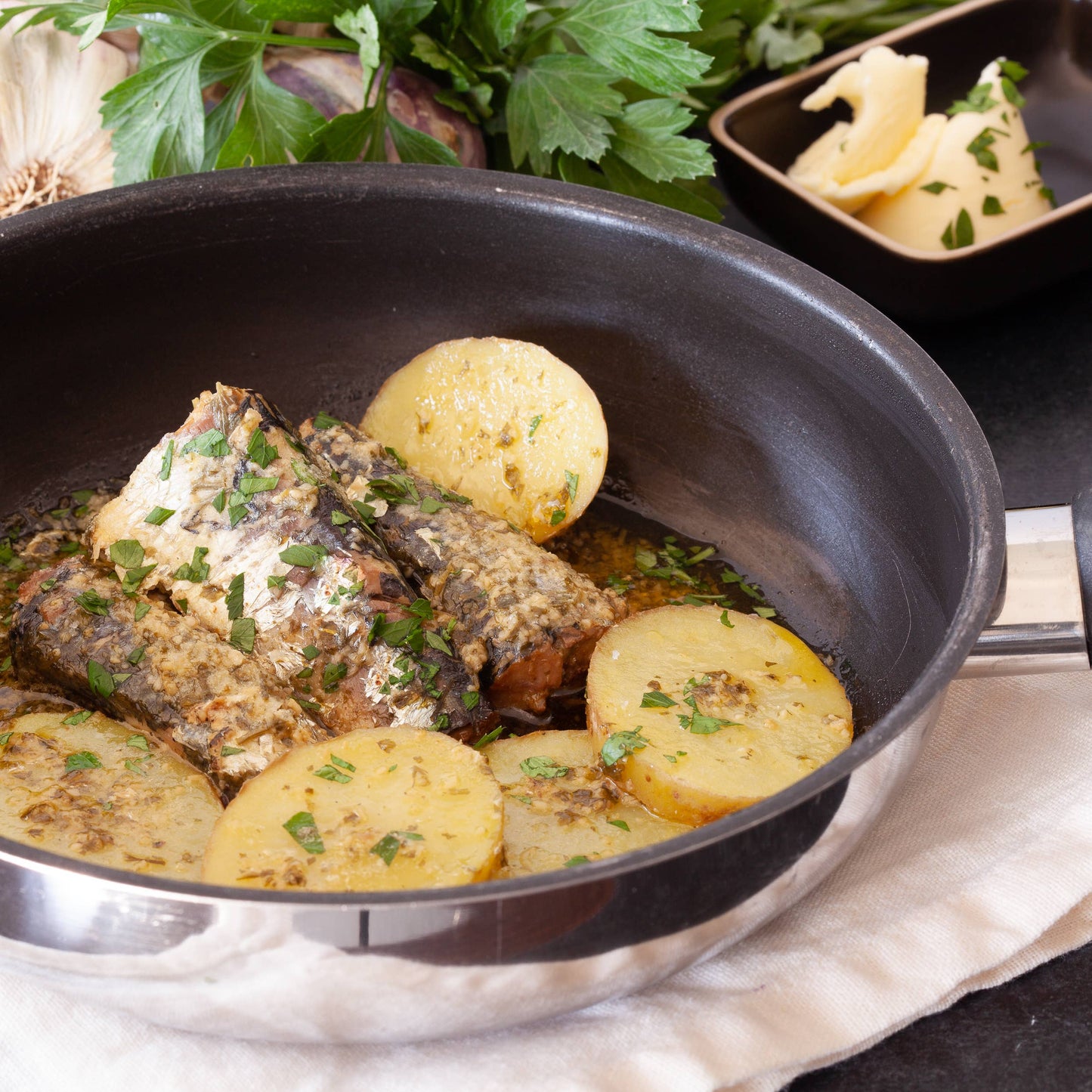 Sardines with butter and parsley garlic sauce